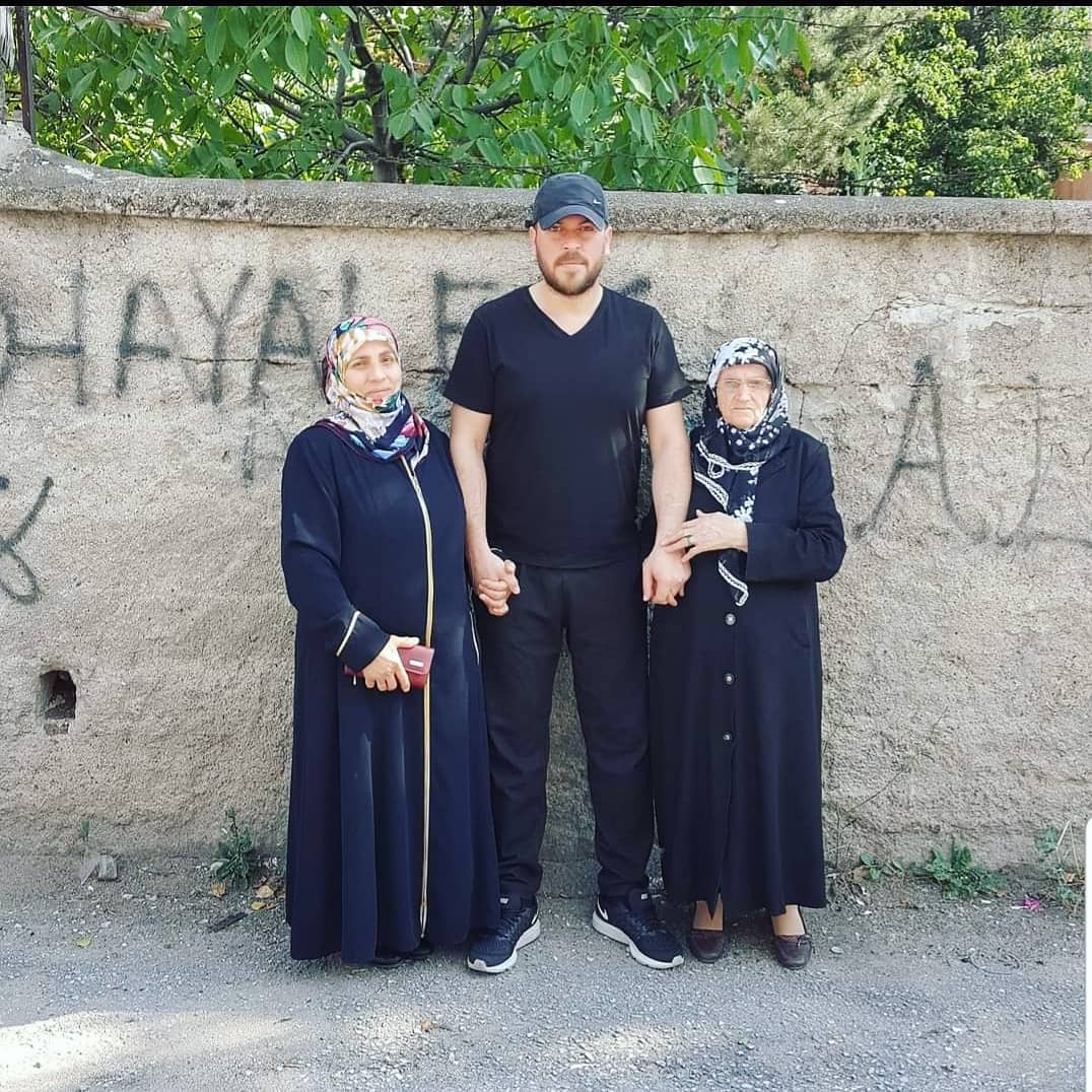 Serkan Nişancı kimdir kaç yaşında nereli Evli mi Şarkıları ve albümleri nelerdir