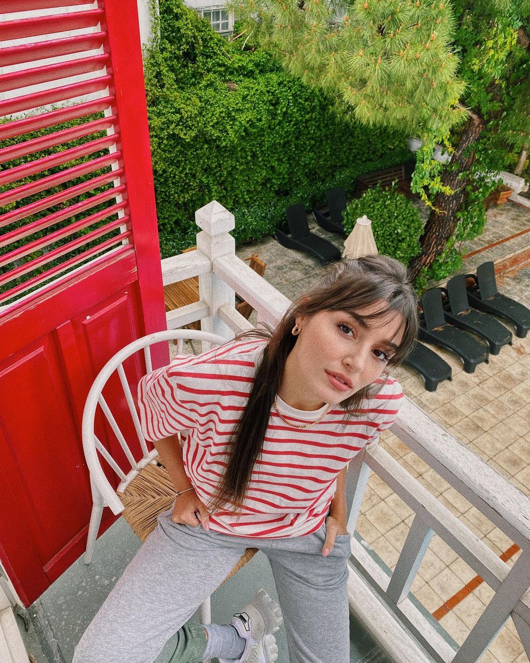 Beğeni yağmuruna tutuldu Hande Erçel in fotoğrafı dakikalar içinde yüzbinlerce beğeni aldı