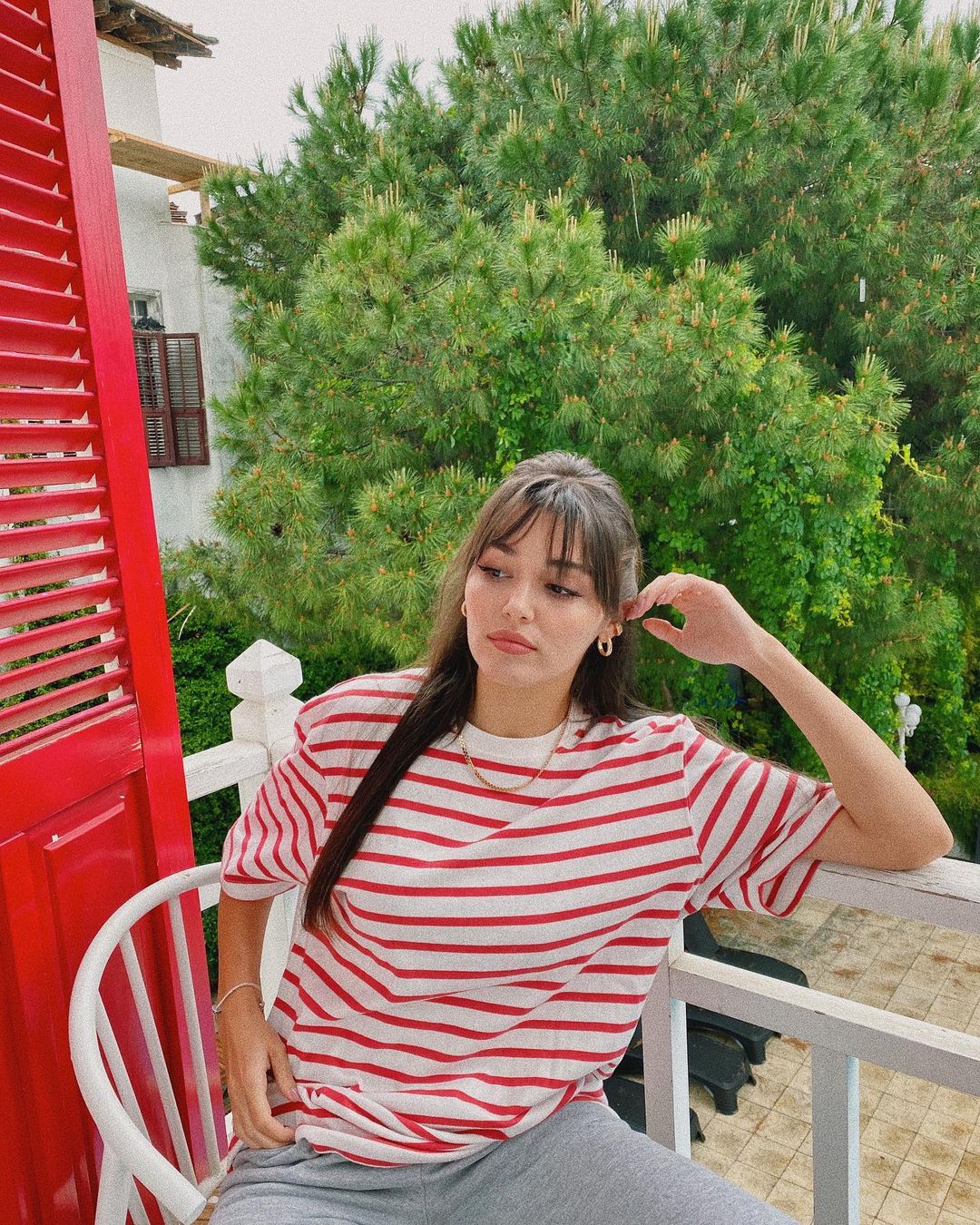 Beğeni yağmuruna tutuldu Hande Erçel in fotoğrafı dakikalar içinde yüzbinlerce beğeni aldı