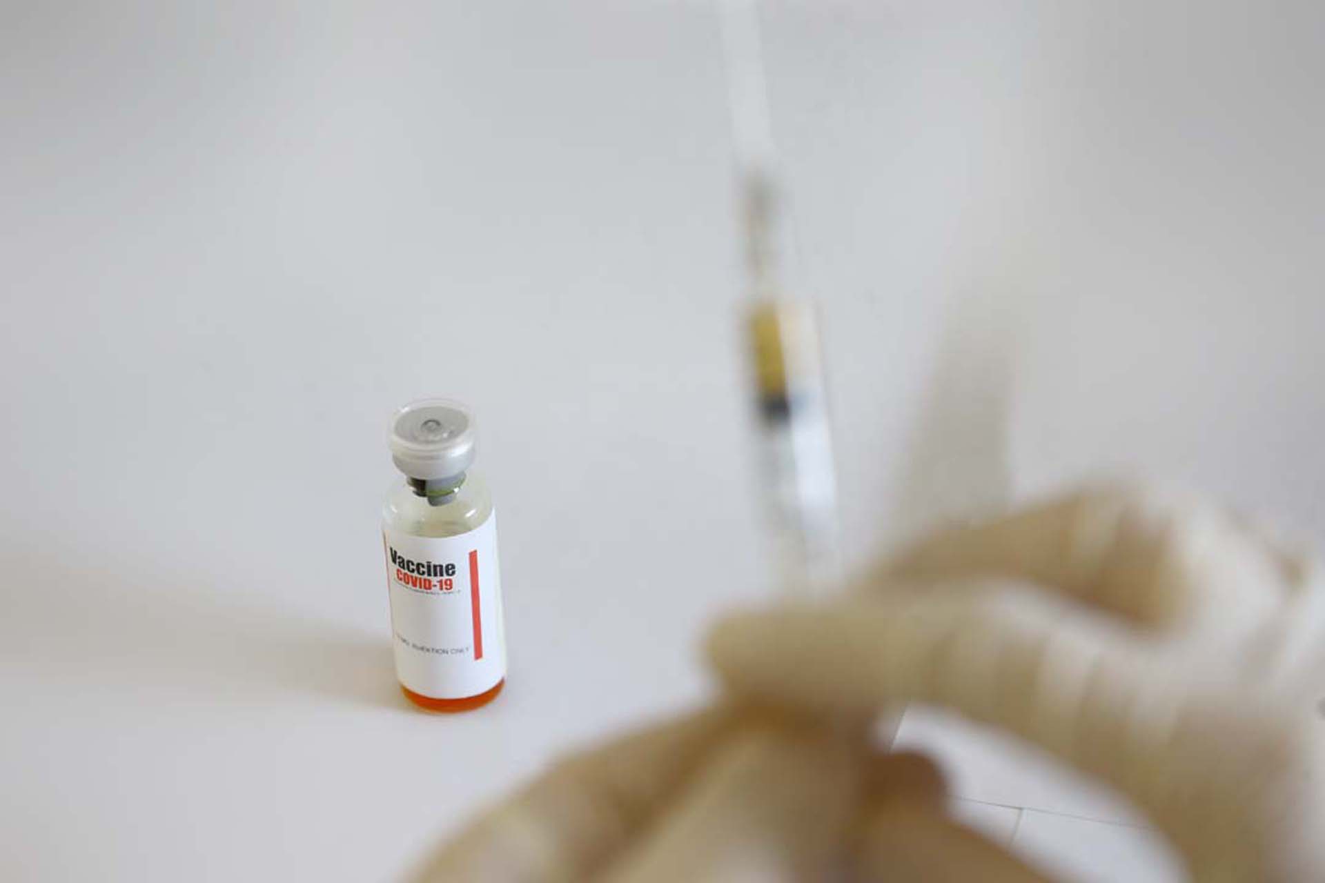 Bakan Koca güzel haberi verdi: Aşı sorunu çözüldü, yasaklar azaltılacak 