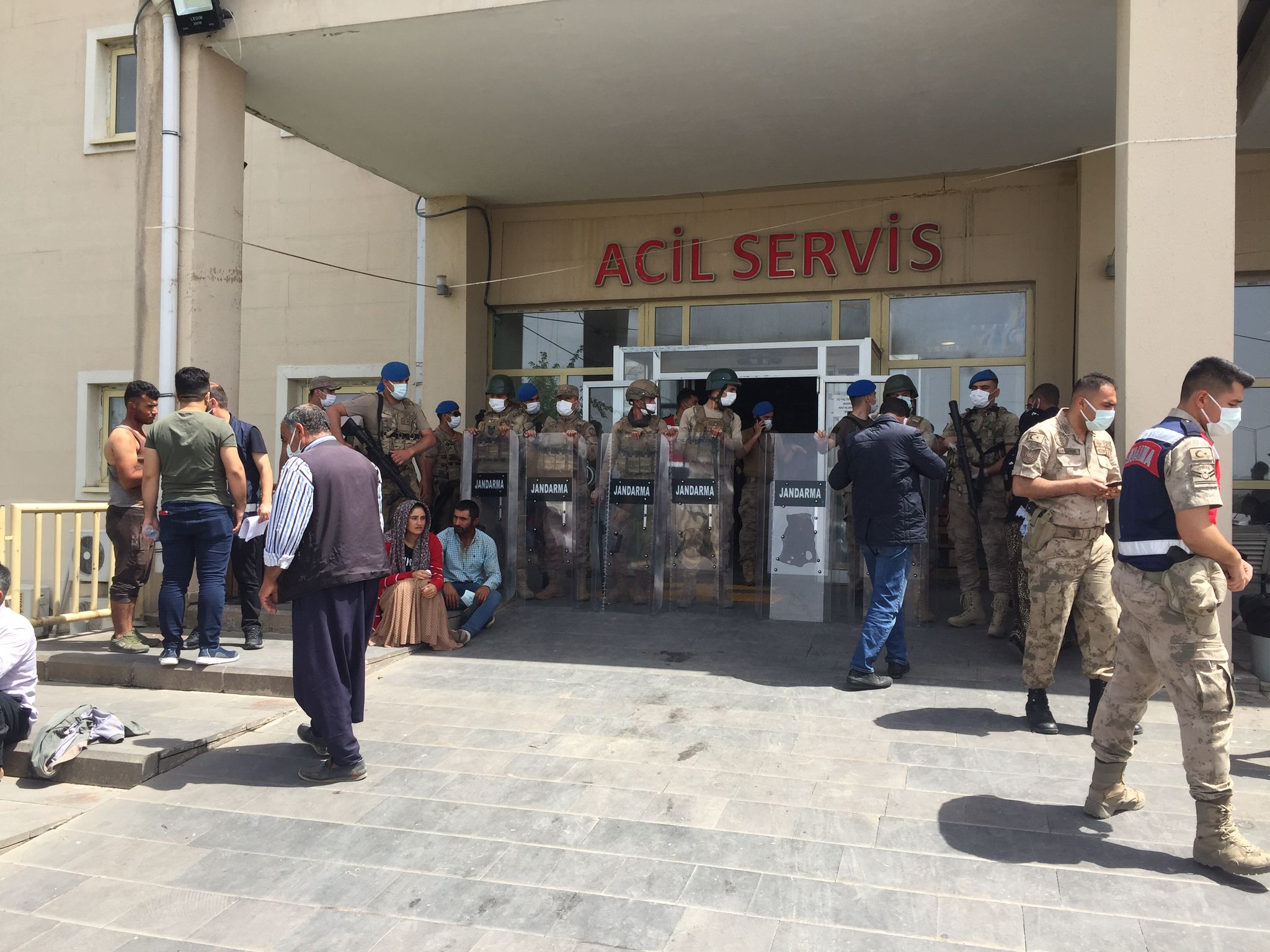 Son dakika| Şanlıurfa Siverek'te husumetli aileler arasında silahlı kavga: 3 ölü, 6 yaralı