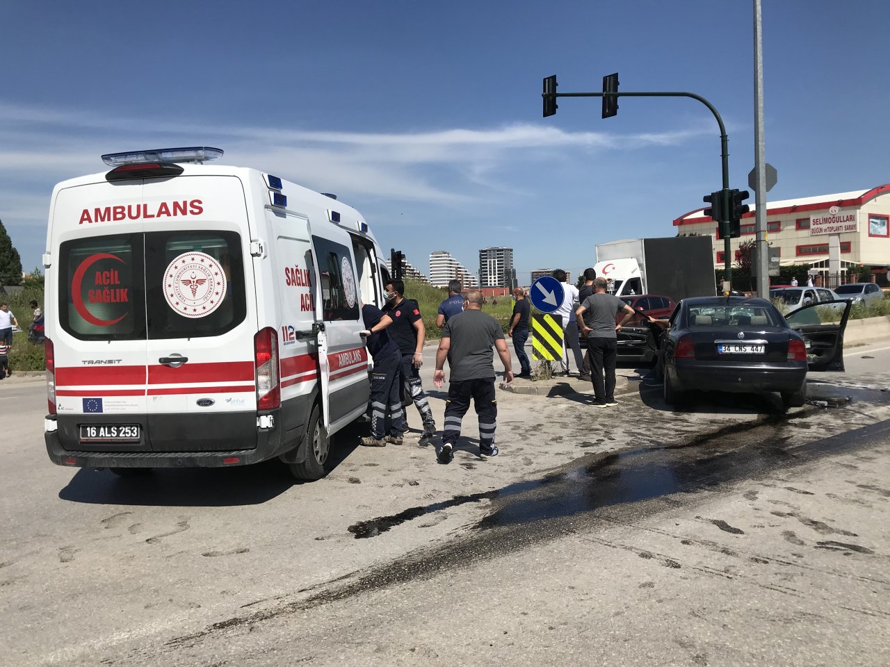 Bursa'da trafik kazası: İki otomobil çarpıştı, 5 kişi yaralandı