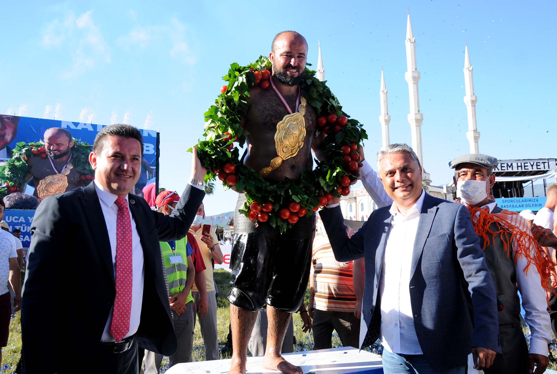 Kumluca yağlı güreşleri tamamlandı! Başpehlivan Orhan Okulu oldu
