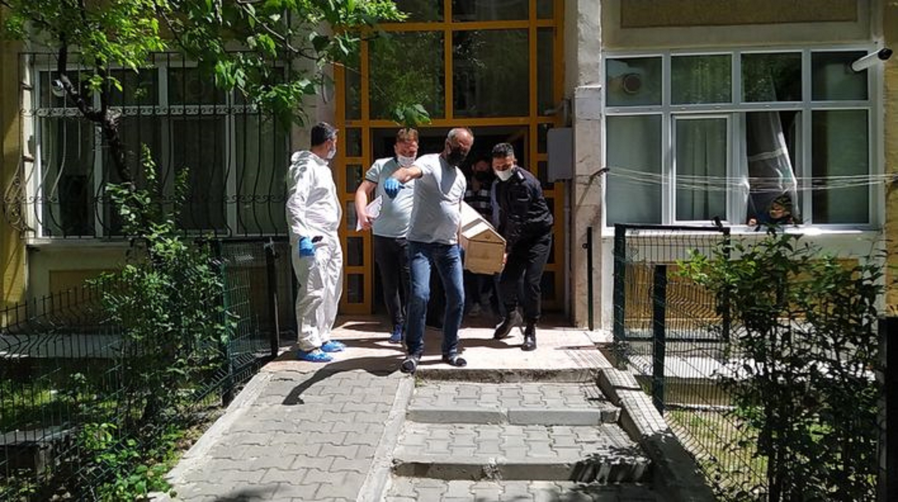 Okurken kanınız donacak! Annesini satırla öldürüp, kafasını tencerede sakladı