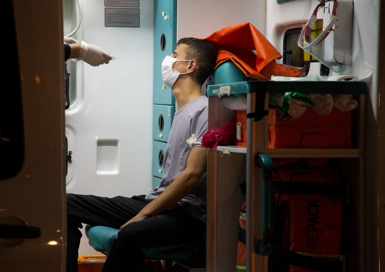 Alkollü sürücü kontrol noktasına daldı! Dört araca çarptı 1i polis 3 kişi yaralandı