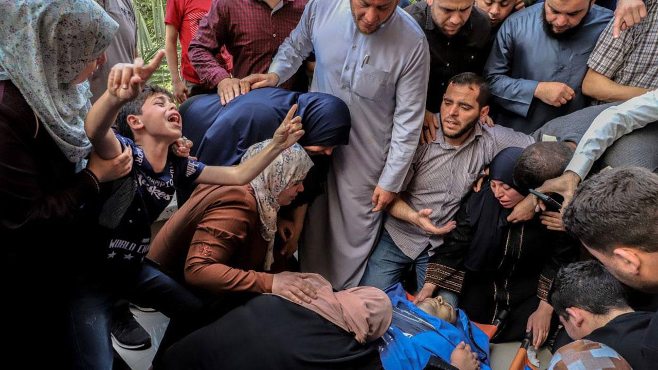 Öldürülen Gazzeli çocuklara İsrail basını bile sessiz kalamadı: Haaretz'in bugünkü manşeti gündem oldu!