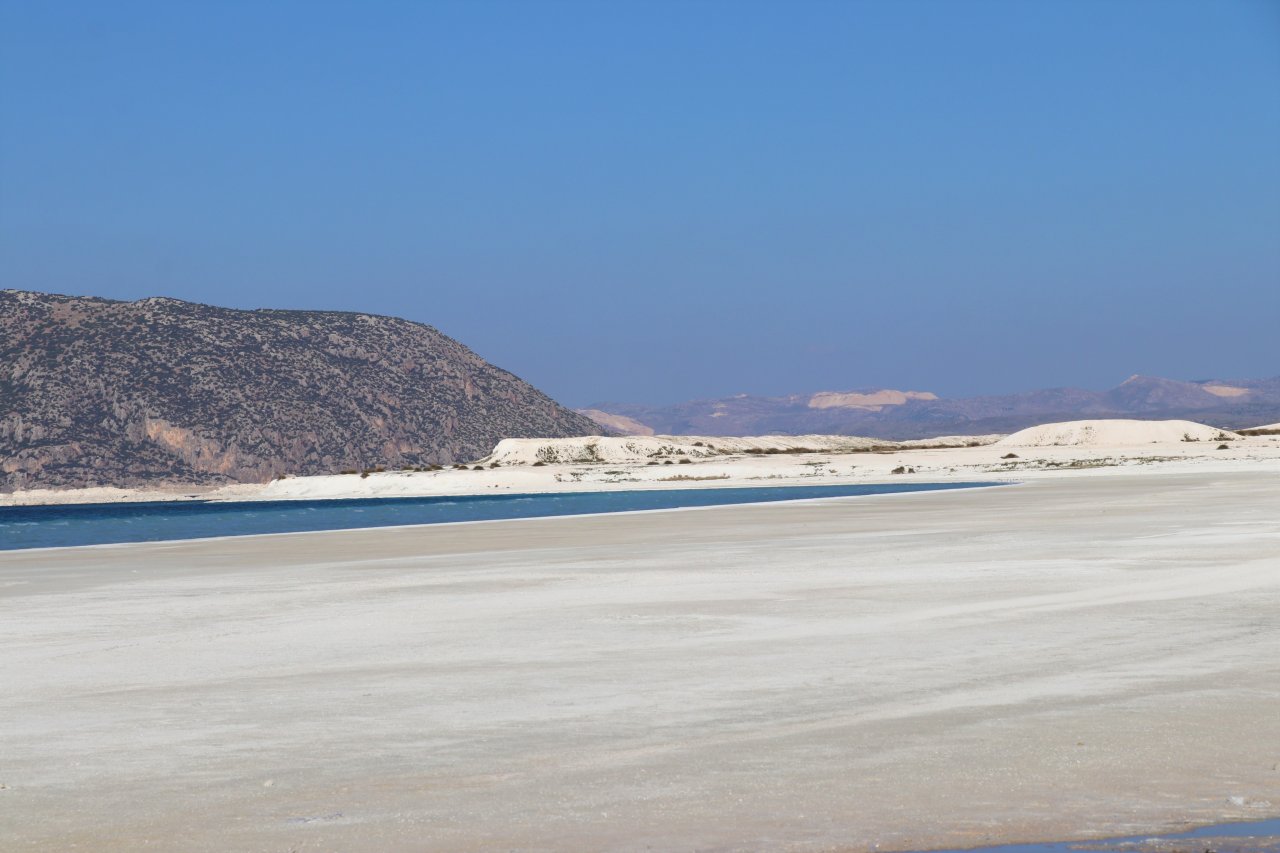 Ülkemizin Maldivleri'nden üzen görüntü! Salda Gölü'nde sarımtırak görüntü araştırılıyor