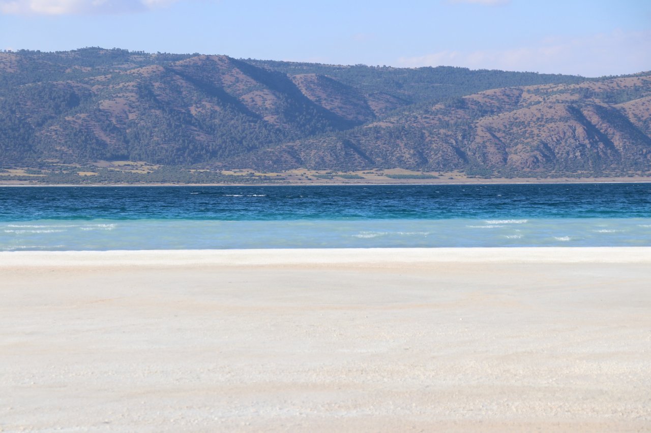 Ülkemizin Maldivleri'nden üzen görüntü! Salda Gölü'nde sarımtırak görüntü araştırılıyor