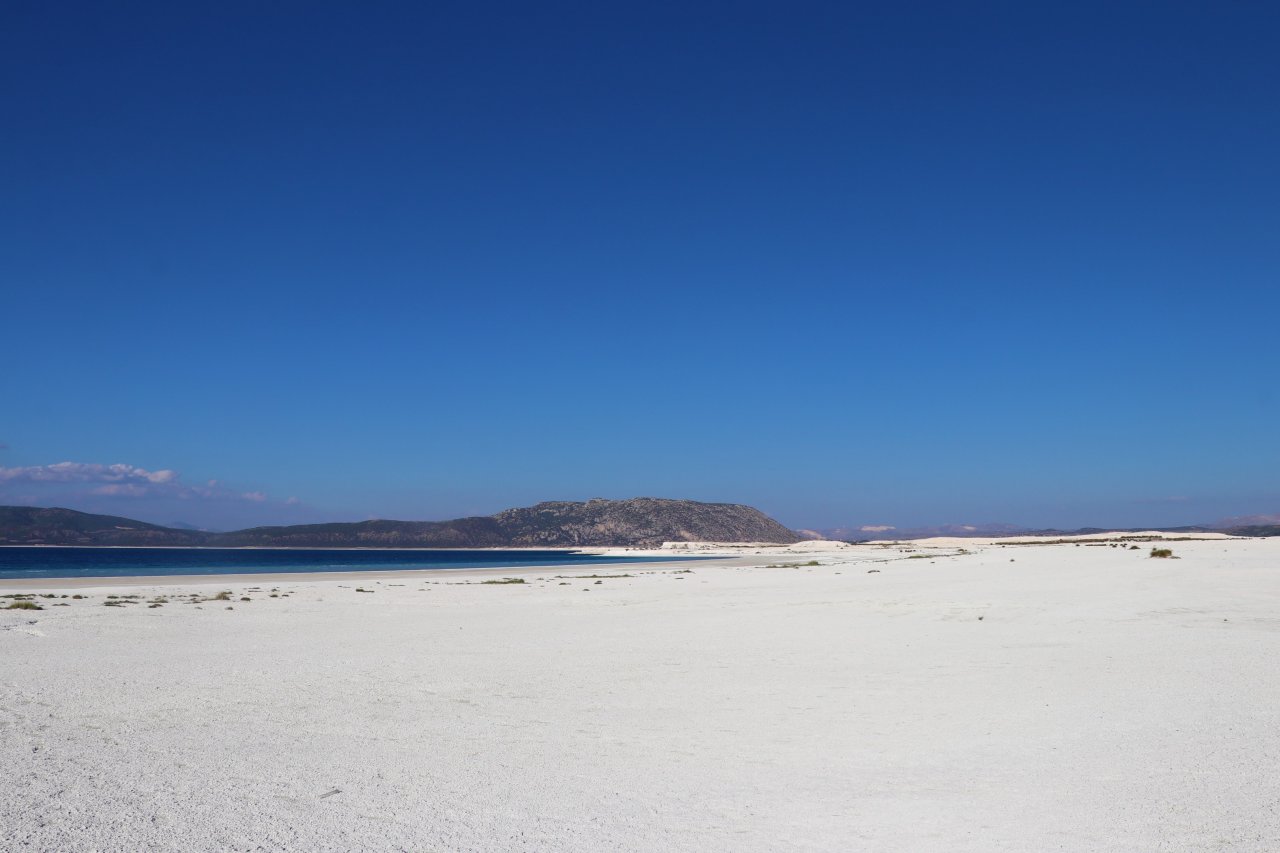 Ülkemizin Maldivleri'nden üzen görüntü! Salda Gölü'nde sarımtırak görüntü araştırılıyor