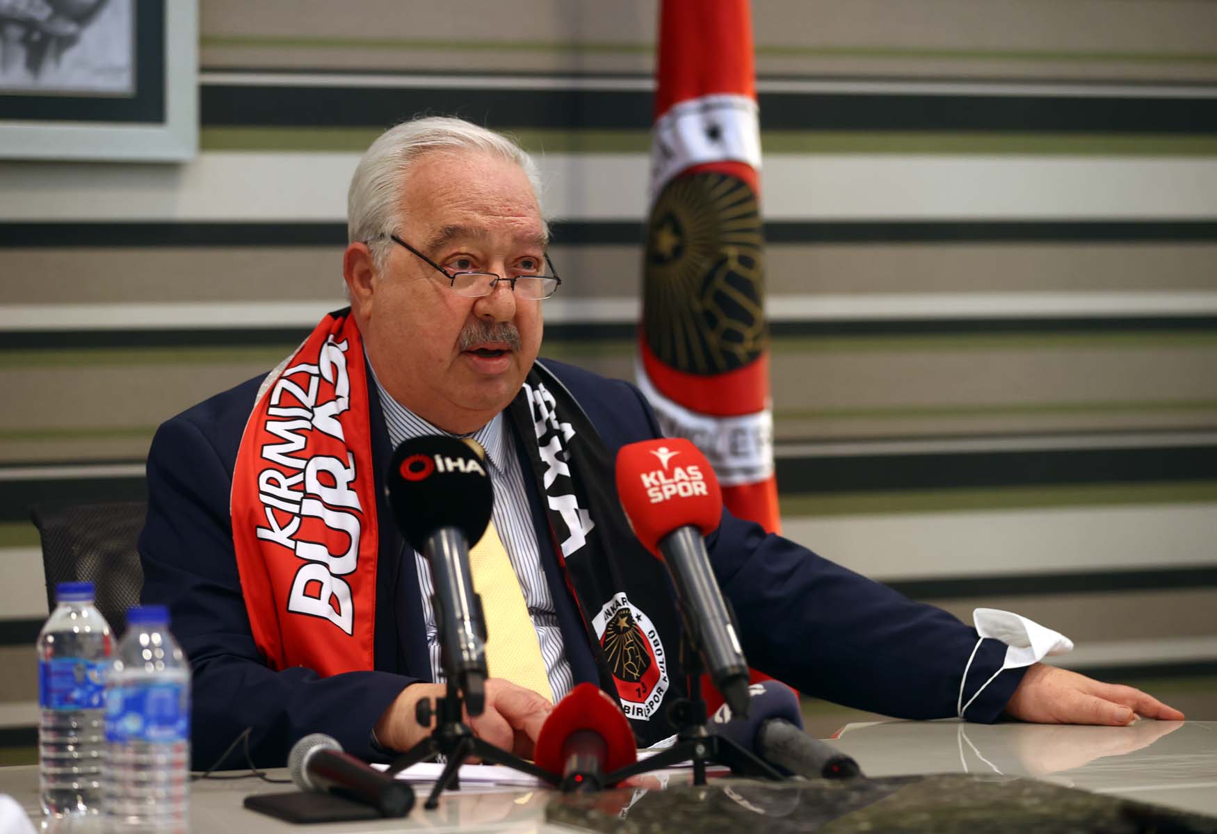 Niyazi Akdaş kimdir? Kaç yaşında? Nereli? Ne iş yapar?