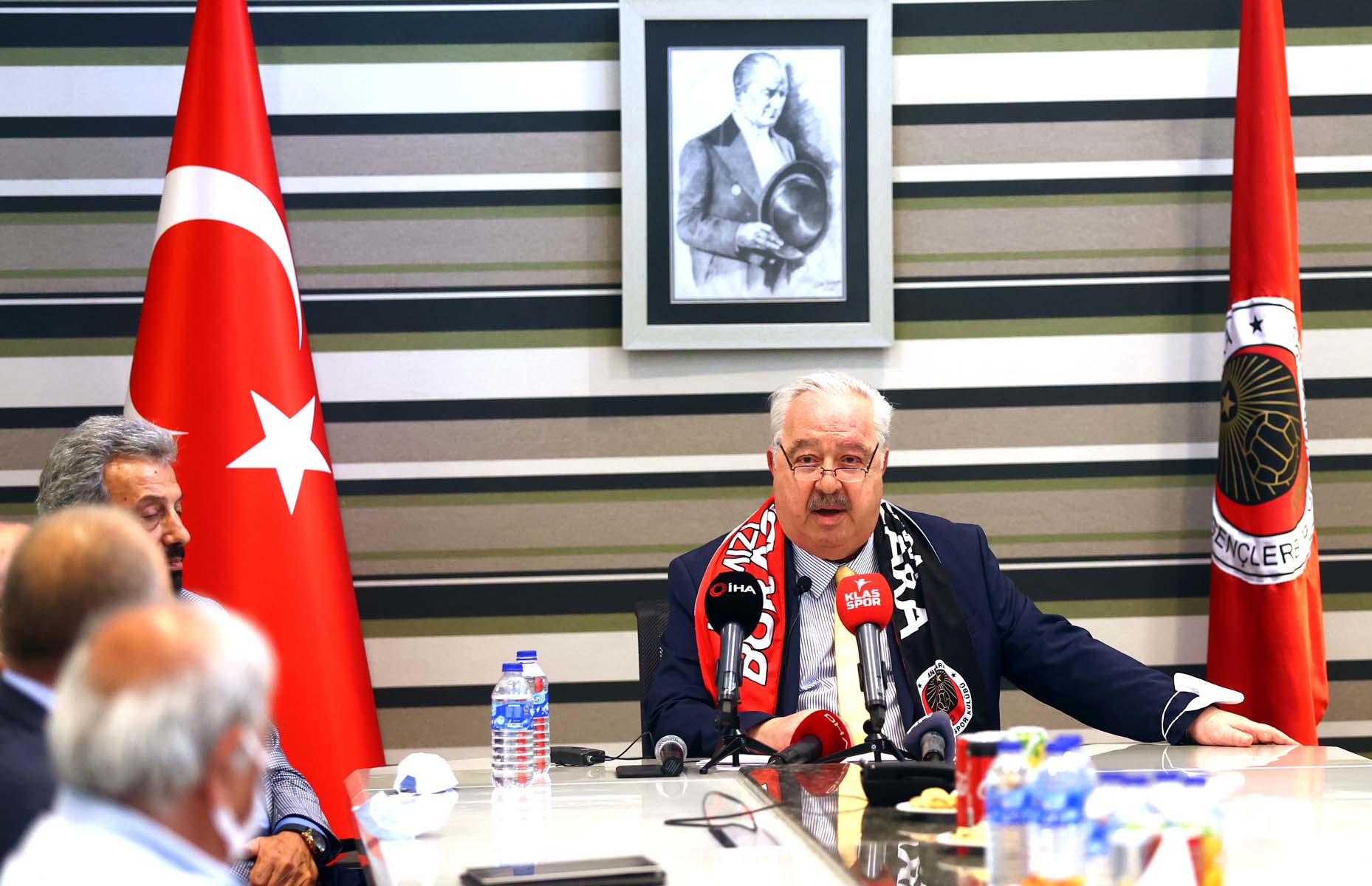 Niyazi Akdaş kimdir? Kaç yaşında? Nereli? Ne iş yapar?