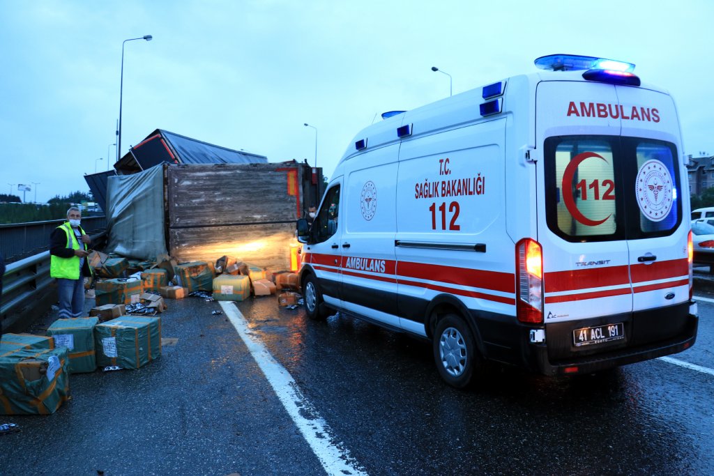 SON DAKİKA| Kocaelide zincirleme kaza, 20den fazla araç birbirine girdi