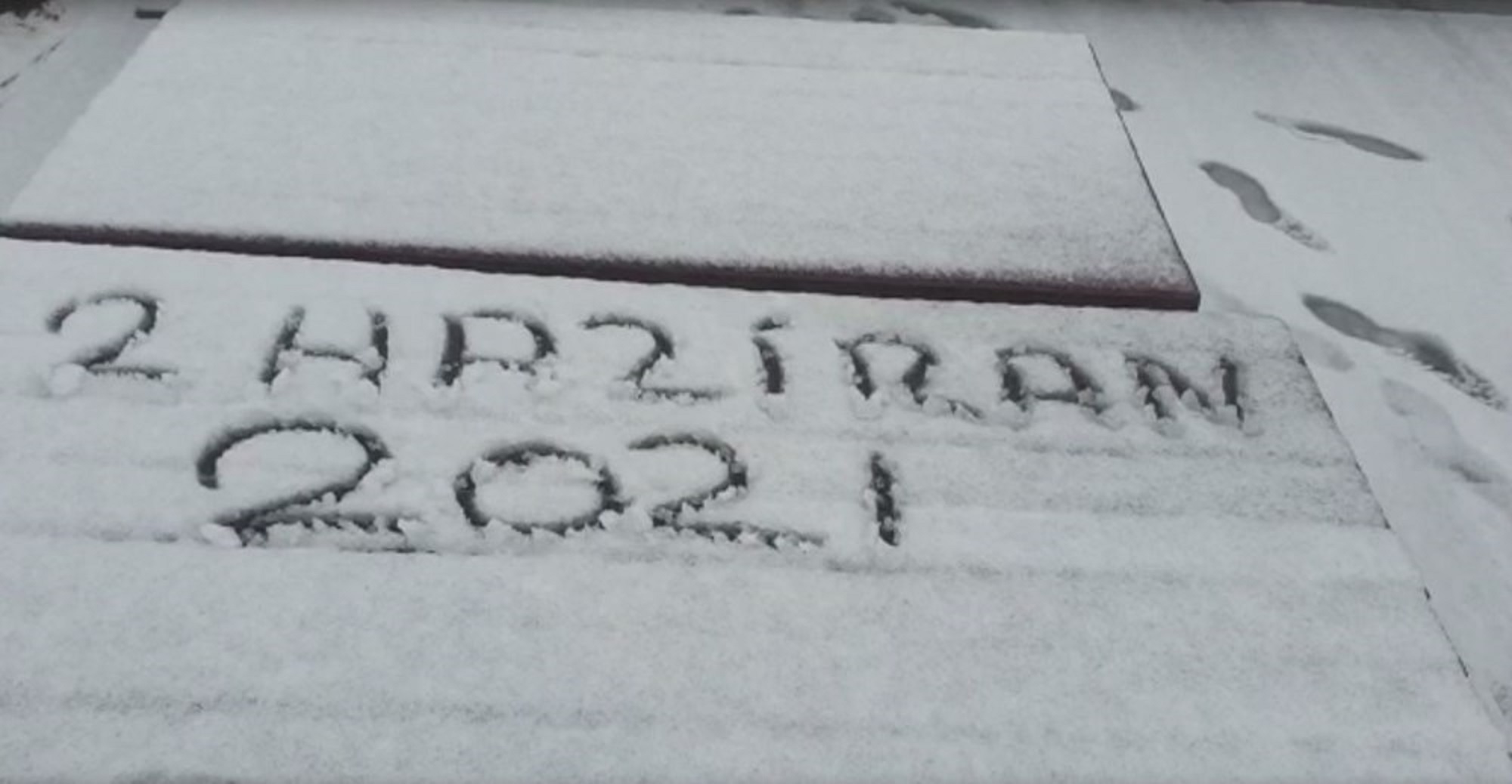 Haziran ayında şaşırtan manzara! Uludağ beyaza büründü