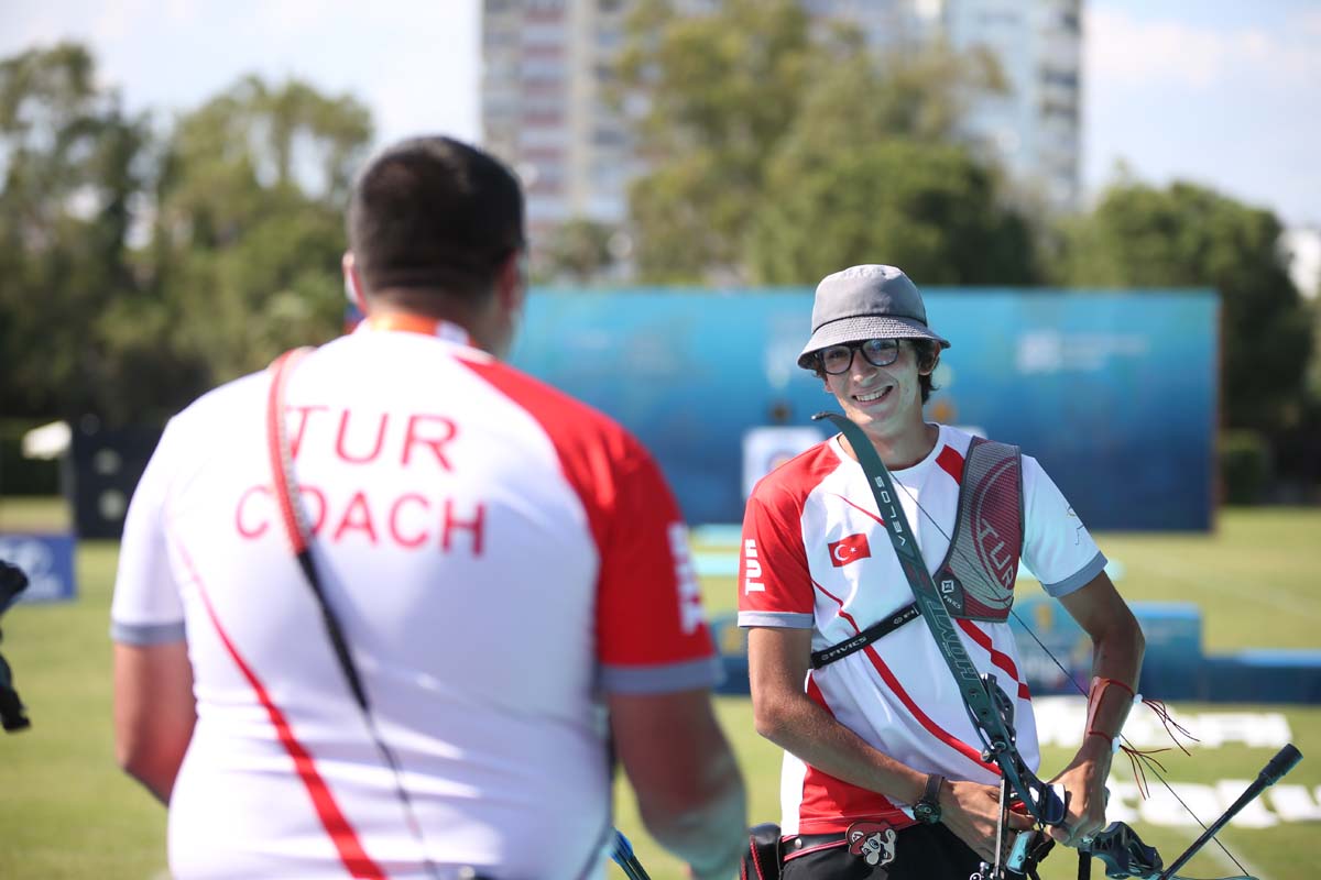 Milli okçu Mete Gazoz'dan altın madalya: Avrupa Şampiyonu oldu!
