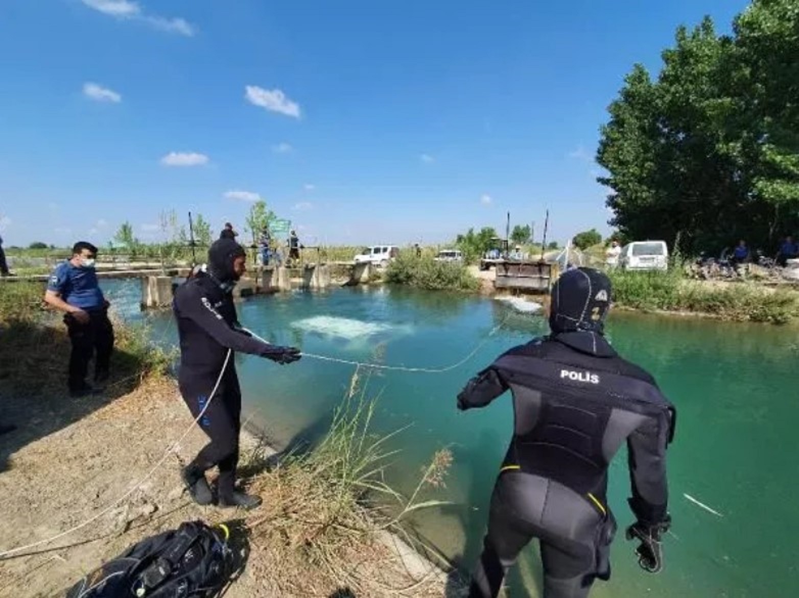 Feci kaza! Araç sulama kanalına uçtu, içindekiler kilometrelerce uzakta bulundu