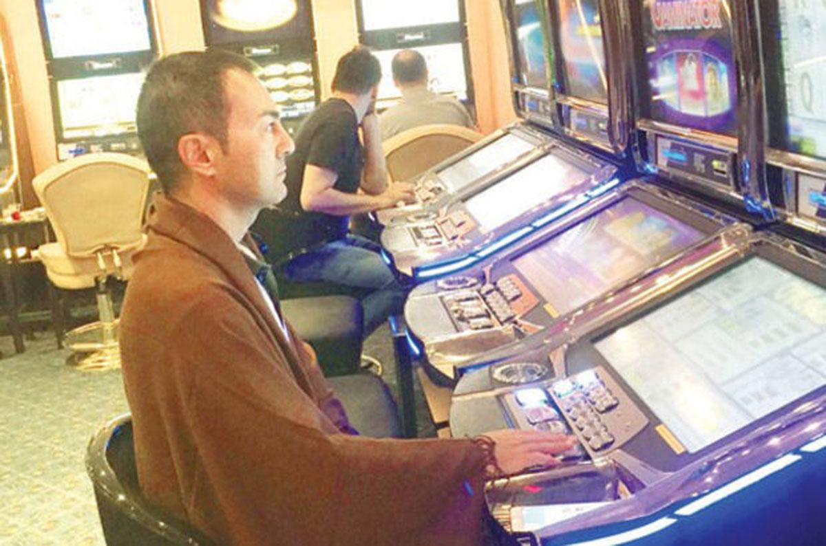 Mehmet Ali Erbil'den flaş Serdar Ortaç açıklaması: Kumar oynamak için şarkılarının telif haklarını sattı!