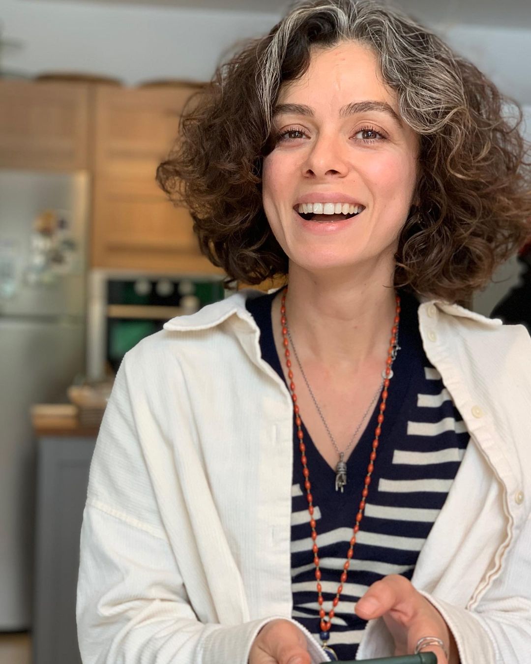 Kadın dizisinin unutulmaz ismi Özge Özpirinçci hamileliğini doğruladı! Namus bekçileri devreye girdi