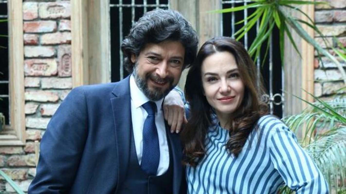 Roldü gerçek oldu! Deniz Uğur dizideki kocası Erdinç Gülener ile evleniyor!