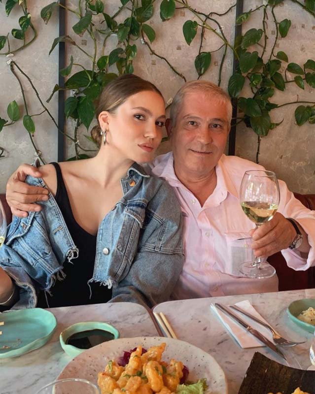 Her yaptığıyla olay olmayı başaran Duygu Özaslan, bu kez takipçisini ifşa etti!