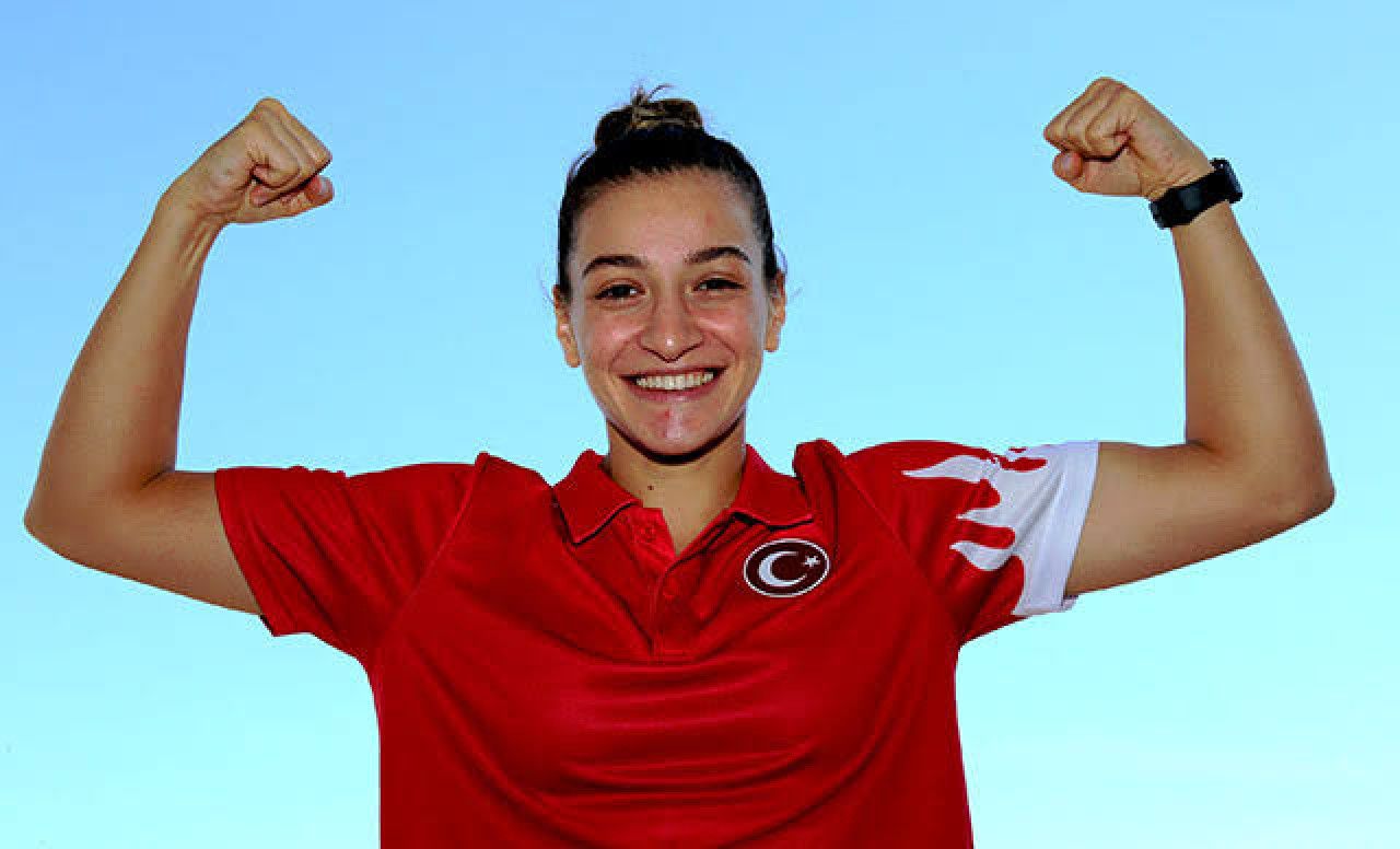 Milli boksör Buse Naz Çakıroğlu kimdir? Kaç yaşında? Nereli?
