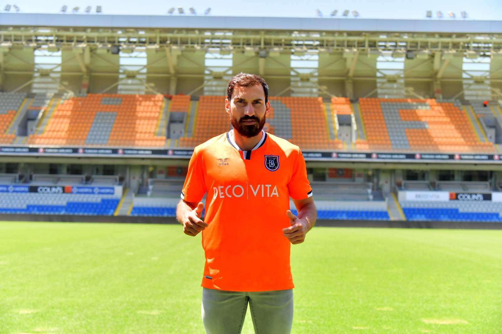 Galatasaray'dan ayrılmıştı! Şener Özbayraklı, İstanbul Başakşehir'e transfer oldu 