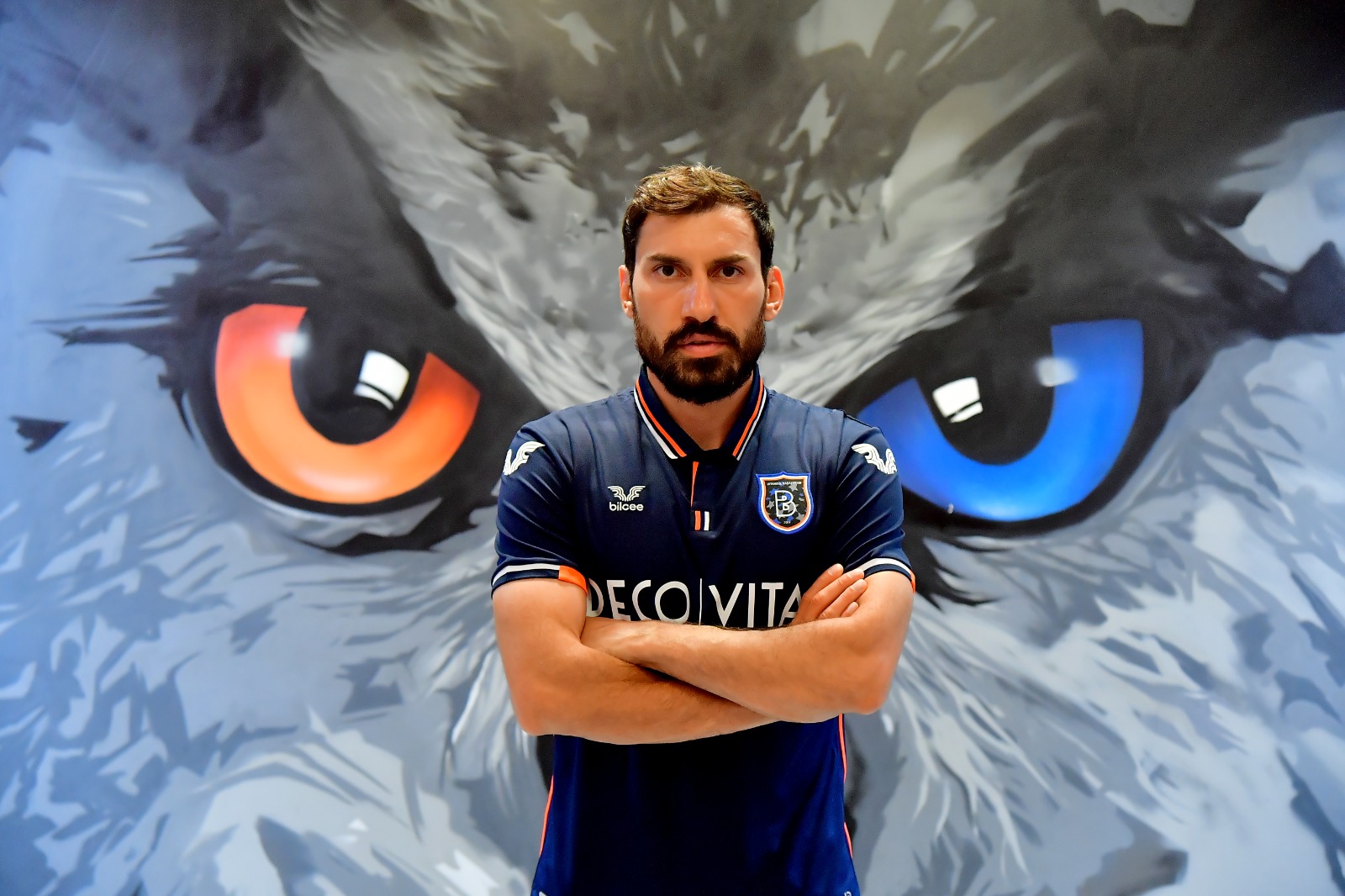 Galatasaray'dan ayrılmıştı! Şener Özbayraklı, İstanbul Başakşehir'e transfer oldu 