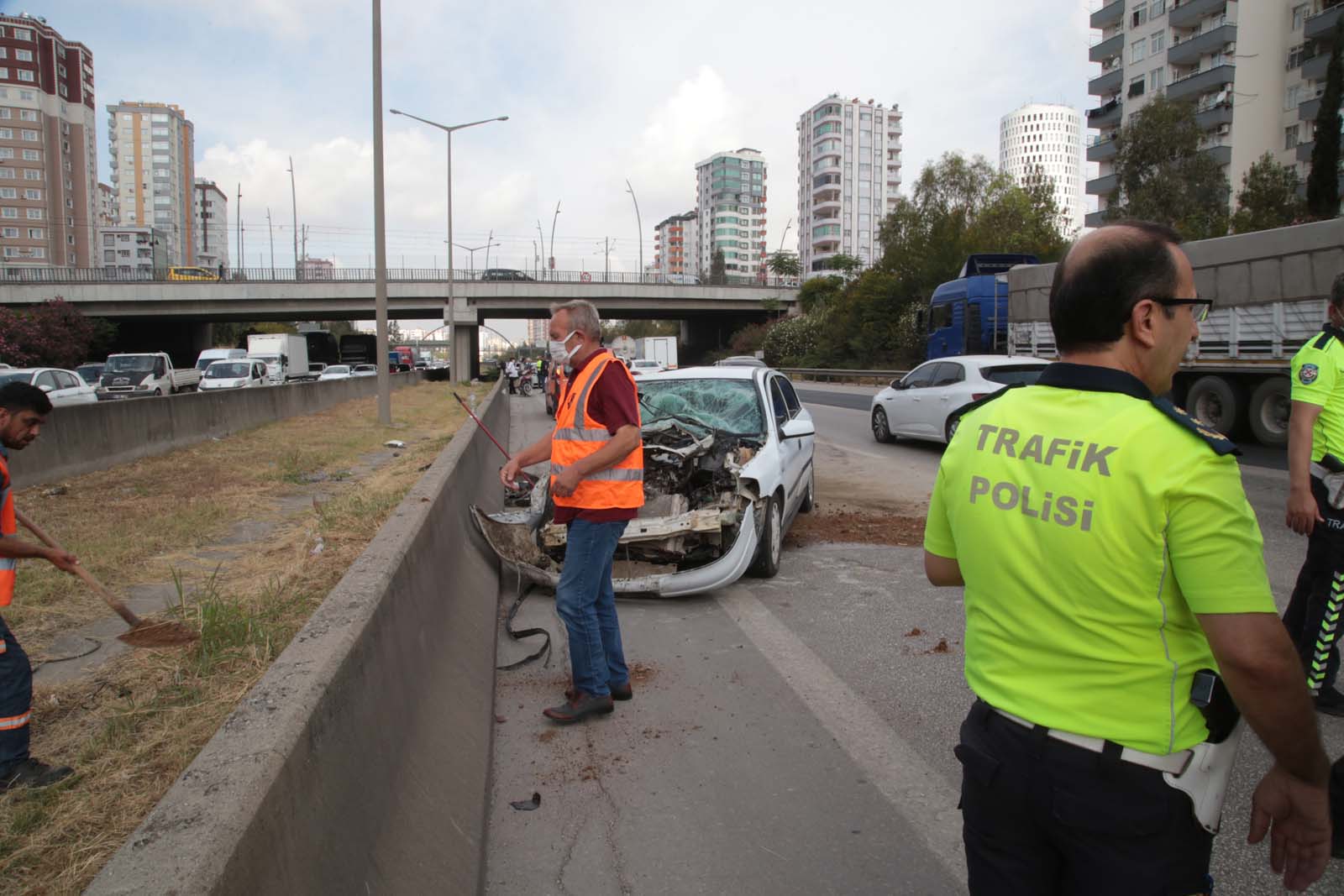 Adana'da feci kaza: Otomobilde 3 ilçe milli eğitim müdürü ve 2 şube müdürü vardı!