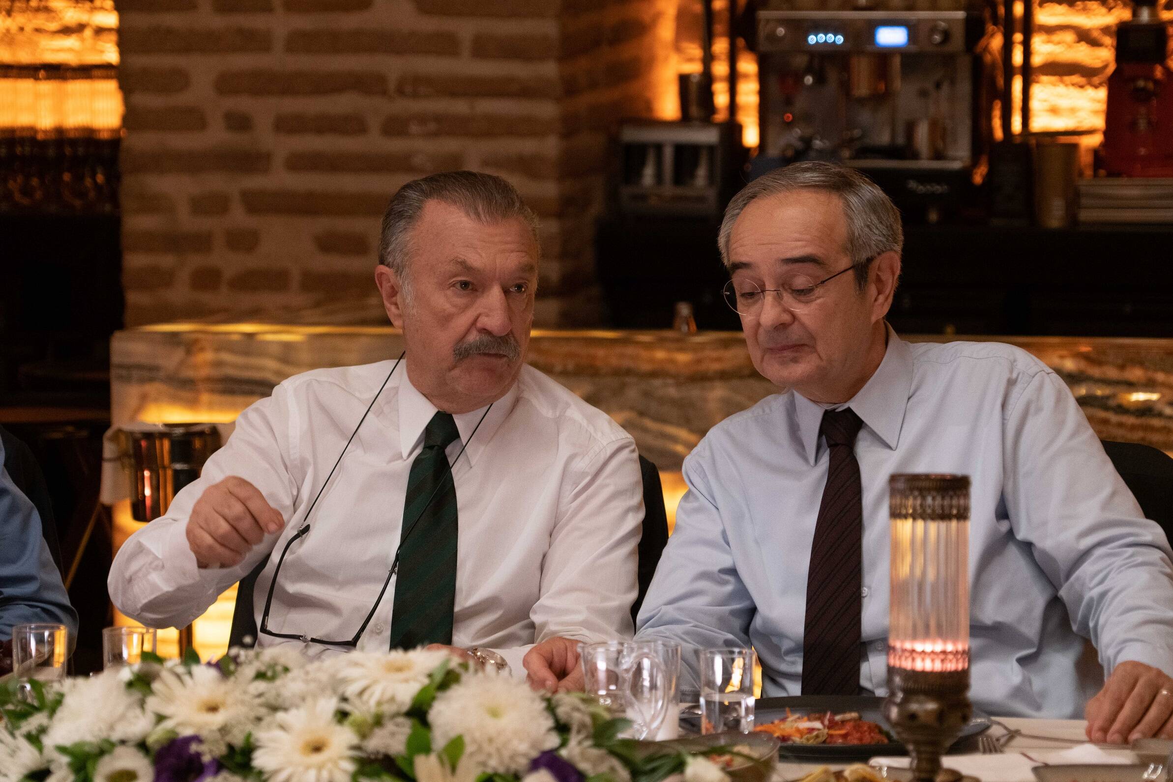 Camdaki Kız 9. bölüm sezon finali full, tek parça izle | Camdaki Kız sezon finali izle