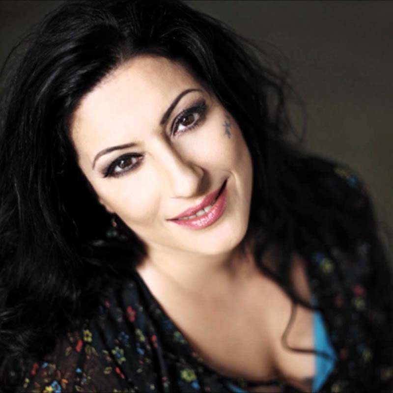 Şarkıcı Gülay'dan üzücü haber! Üçüncü kez kansere yakalandı!