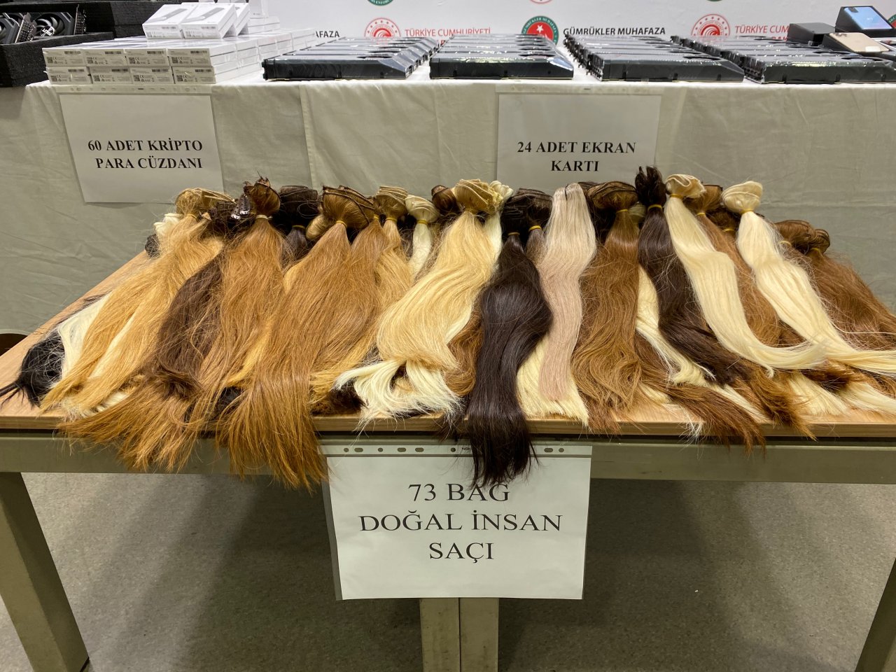 Aralarında yok yok! Sabiha Gökçen Havalimanı'nda 1,5 milyon liralık kaçak ürün ele geçirildi