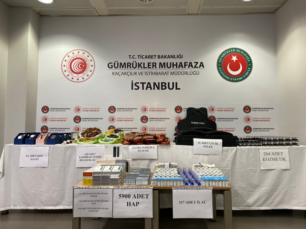 Aralarında yok yok! Sabiha Gökçen Havalimanı'nda 1,5 milyon liralık kaçak ürün ele geçirildi