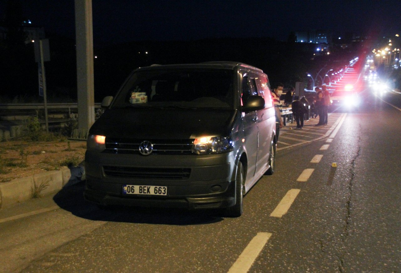 Trafik magandaları iş başında! Uşak'ta trafikte çıkan kavgada 3 kişi tabancayla yaralandı