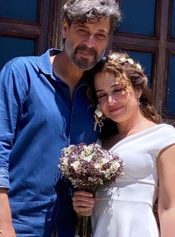 Dizi aşkı nikah masasında sonlandı! Deniz Uğur rol arkadaşı Erdinç Gülener ile evlendi!