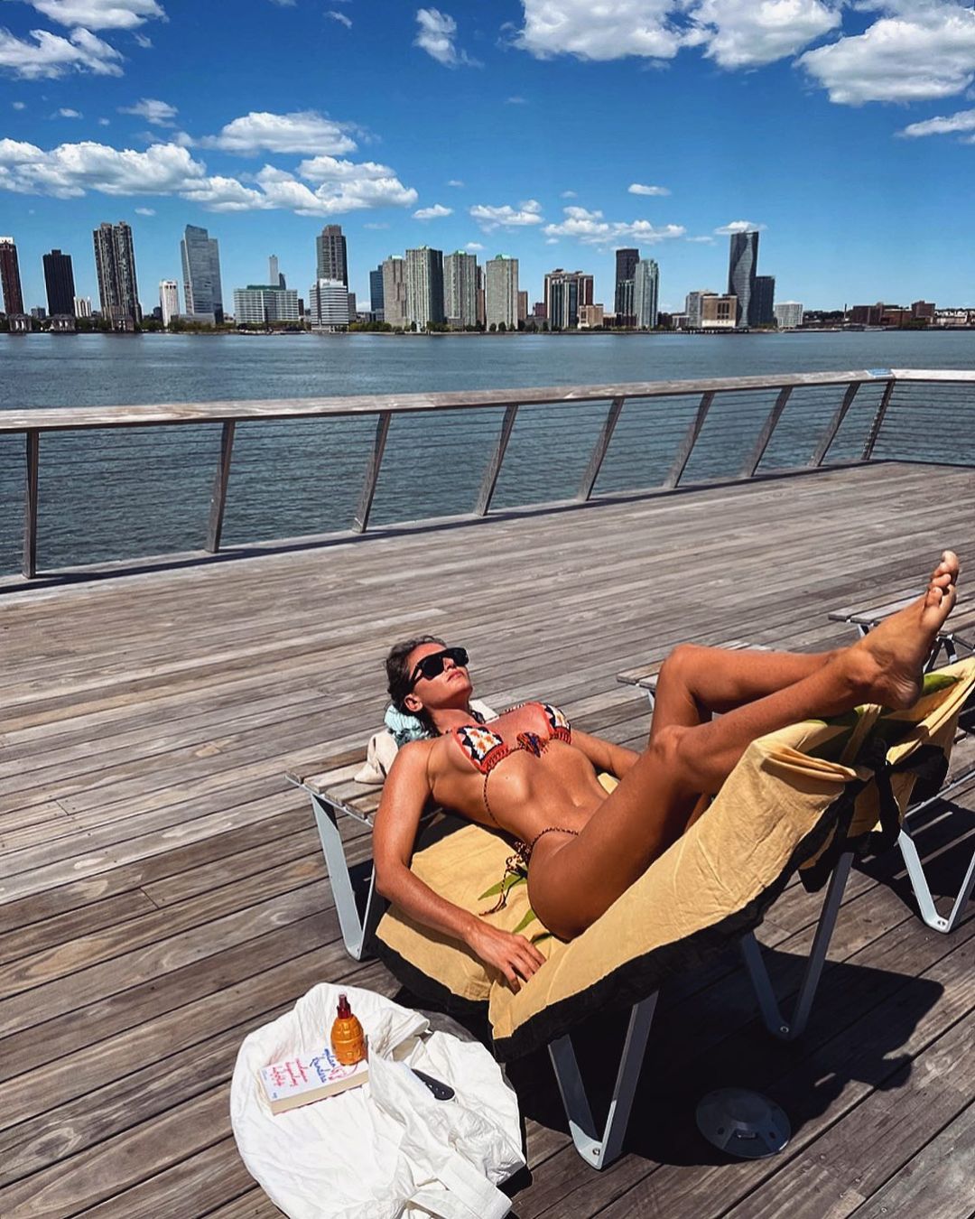 Eda Taşpınar koltukta çırılçıplak fotoğraf paylaştı, sosyal medya yıkıldı