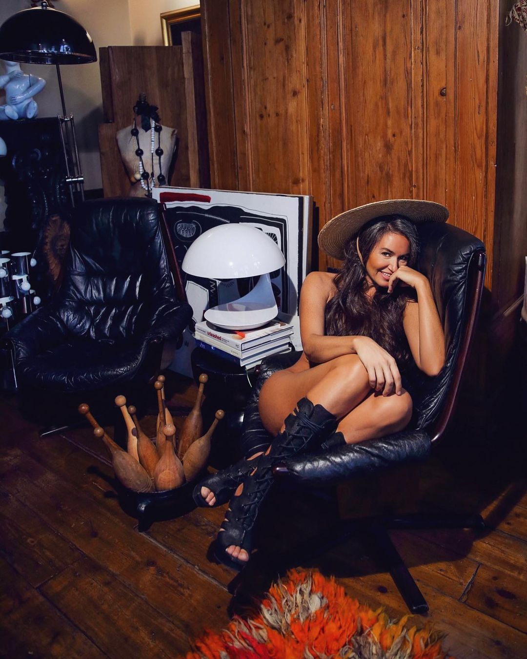 Eda Taşpınar koltukta çırılçıplak fotoğraf paylaştı, sosyal medya yıkıldı