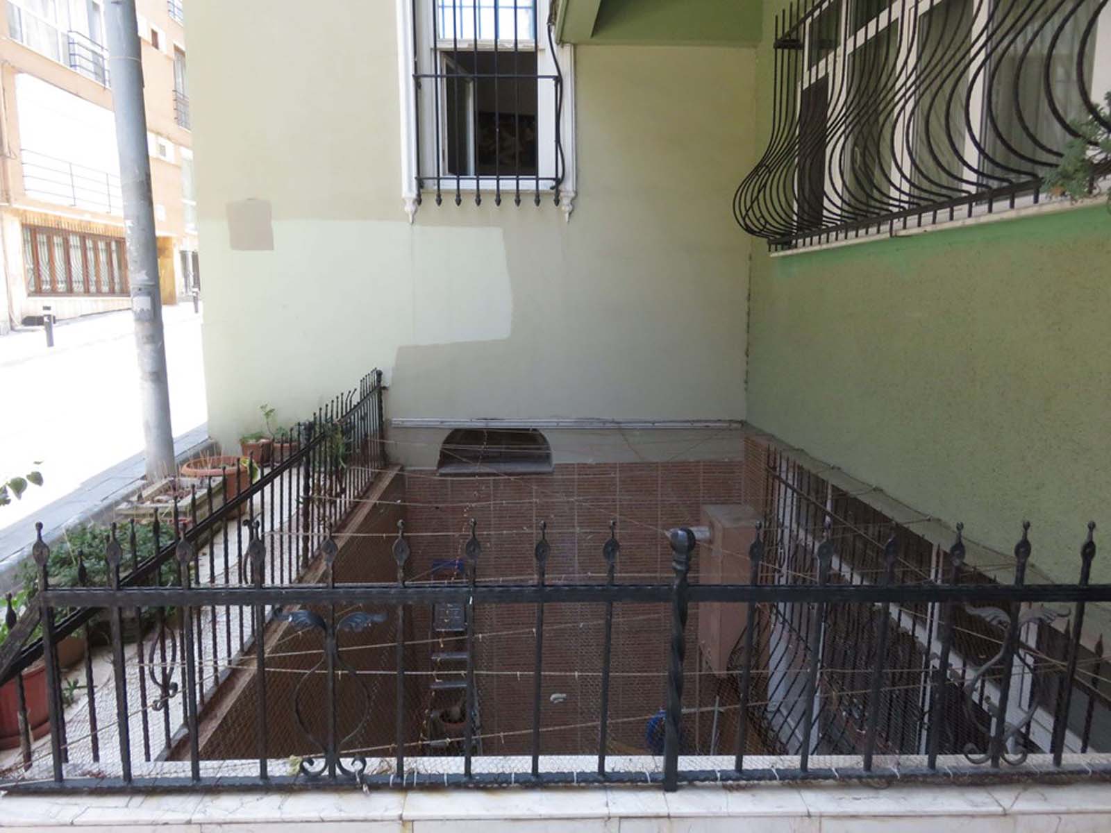 Cinayet mi intihar mı? Şebnem hemşire metrelerce yükseklikten demir korkuluklara düştü!