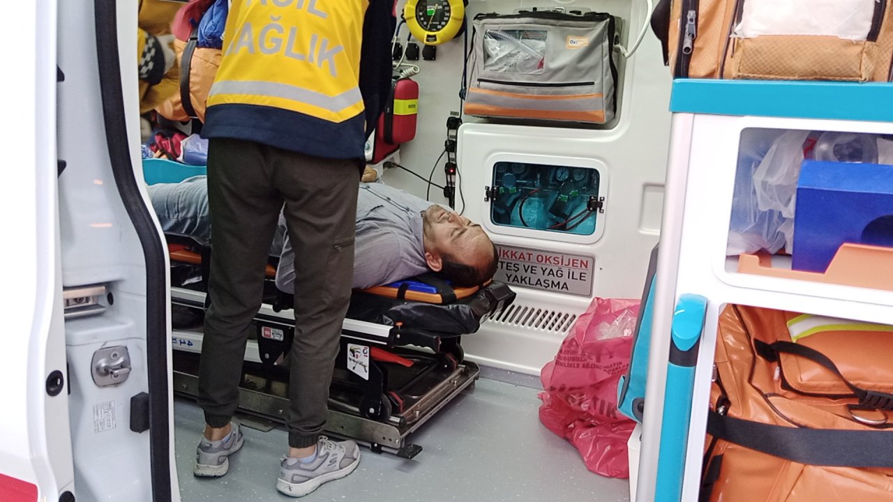 Yürekleri ağızlara getiren kaza! Kontrolden çıkan tır viyadükte asılı kaldı