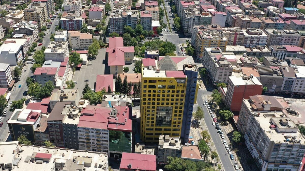 İlgi odağı haline gelmişti! Google'ın 'dünyanın en saçma binası' olarak gösterdiği Kahramanmaraş'takibina yıkılıyor!