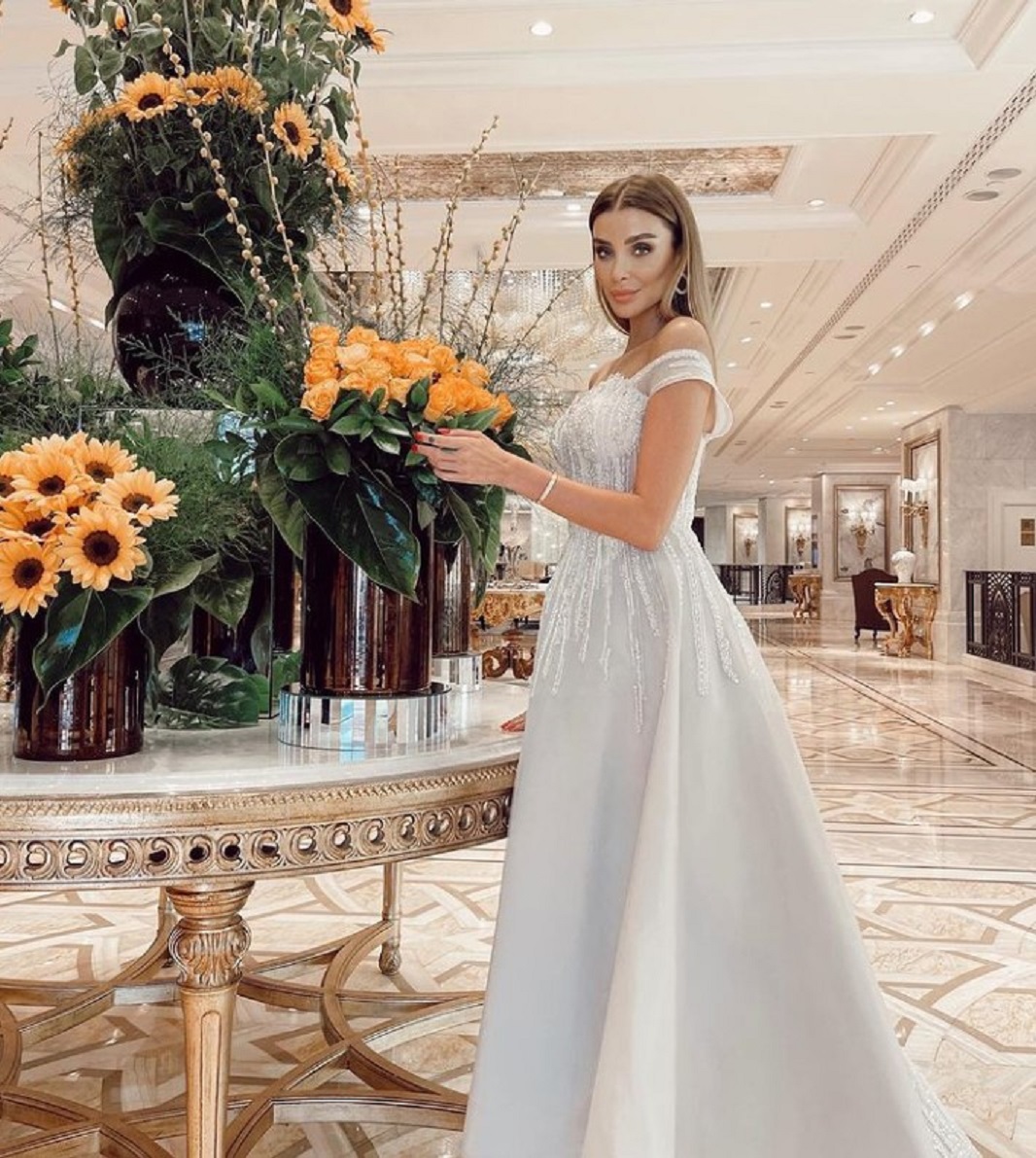 Görenler tanımakta zorlandı! Özge Ulusoy estetikli haliyle sosyal medyanın diline düştü