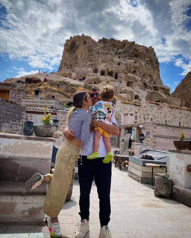 Doğduğun Ev Kaderindir'in Mehdisi İbrahim Çelikkol, eşiyle dudak dudağa poz verdi! İnstagram'da beğeni yağdı!