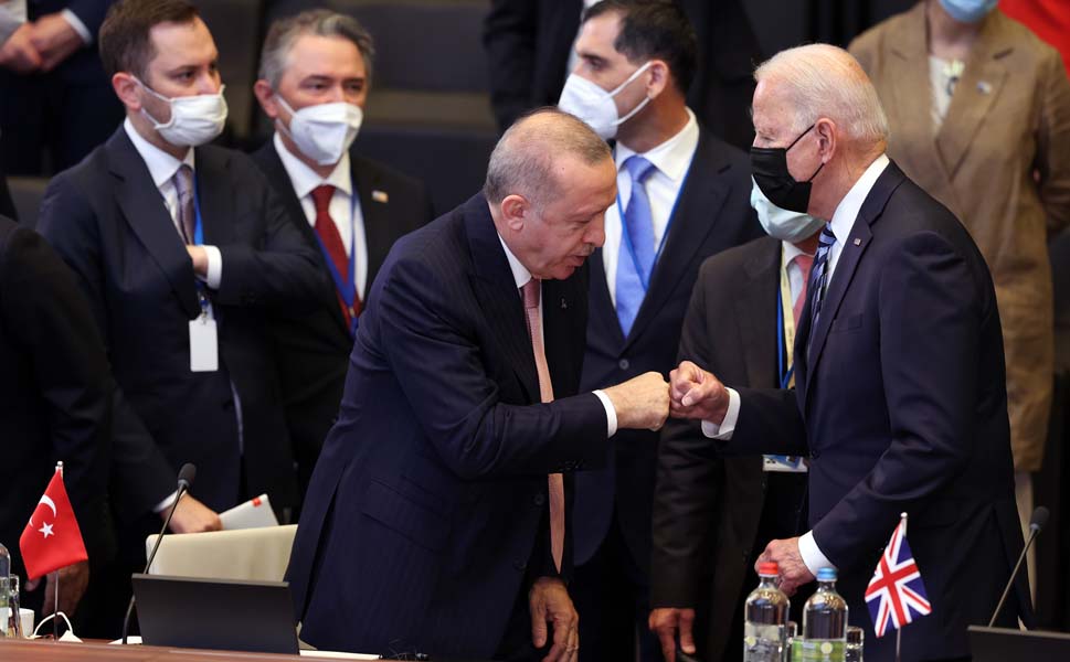 Erdoğan'ın danışmanı İsmail Cesur'dan Financial Times'a fotoğraf tepkisi: Mücadelenin hangi boyutta olduğunu gösteriyor!