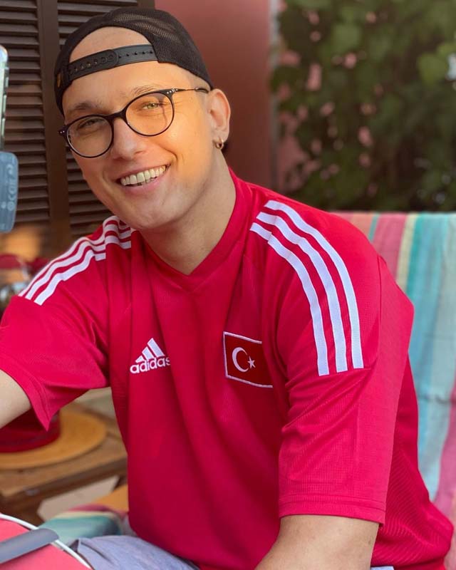 Kansere yakalanan Arka Sokaklar'ın Volkan'ı Boğaç Aksoy kemoterapi alırken paylaşım yaptı