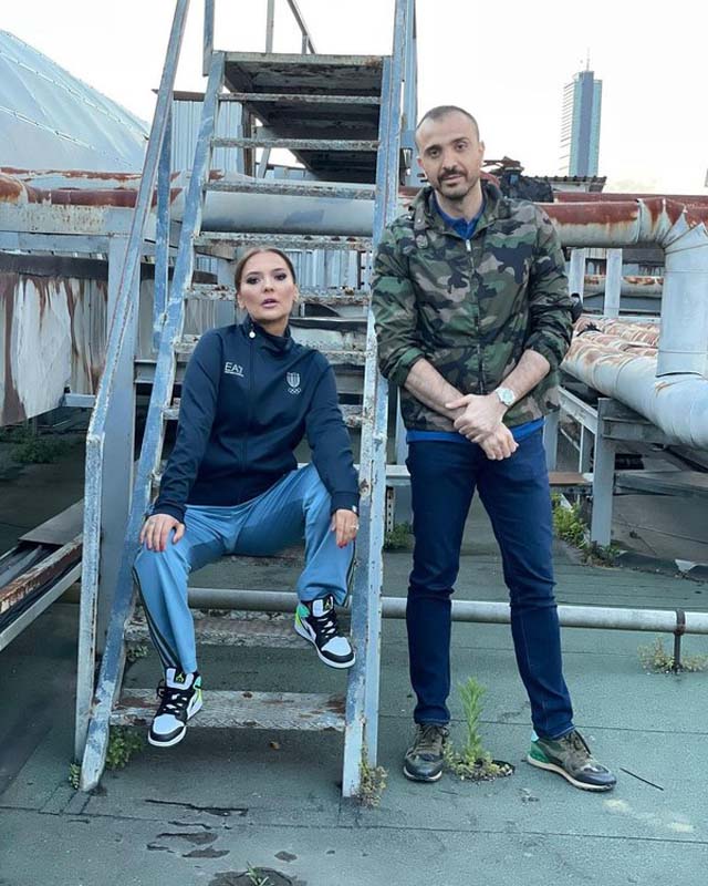 Polemikler kraliçesi Demet Akalın, durdu durdu yine Hadise’ye sataştı! Kocasıyla birlikte…