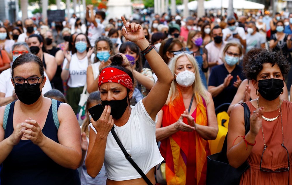 Ülke halkı sokaklara döküldü! Cani baba iki kızını öldürüp okyanusa attı
