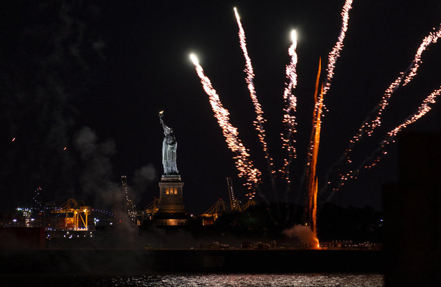 New York'ta Koronavirüs kısıtlamaları kısmen kaldırıldı halk coşkuyla kutladı