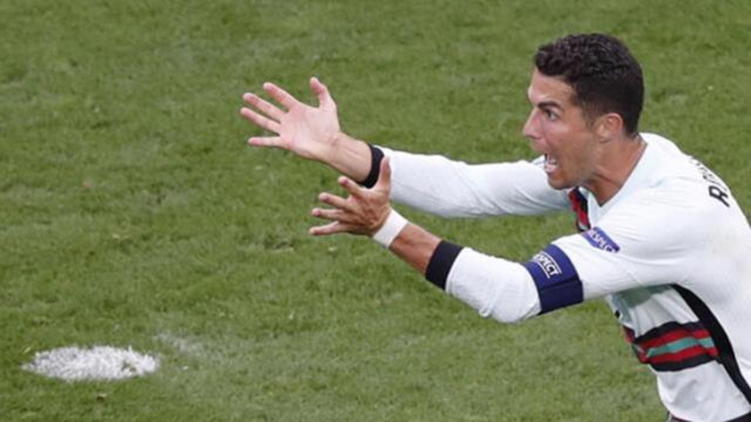 Tepkileri maça damga vurdu! Türk hakem Cüneyt Çakır, dünya yıldızı Ronaldoyu çılgına çevirdi