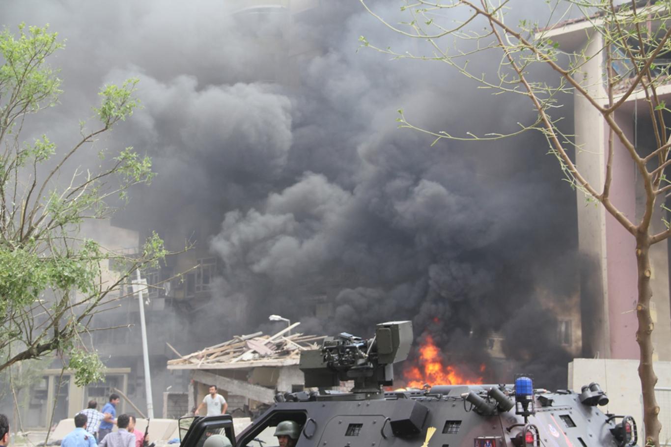 Ülkede terör şoku! Kolombiyada askeri tabura bomba yüklü araçla saldırı: 36 asker yaralandı