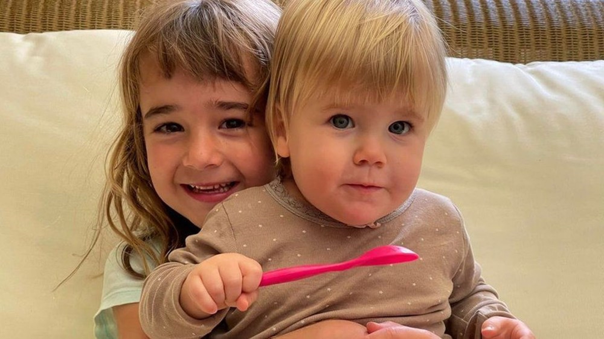 Ülke halkı sokaklara döküldü! Cani baba iki kızını öldürüp okyanusa attı