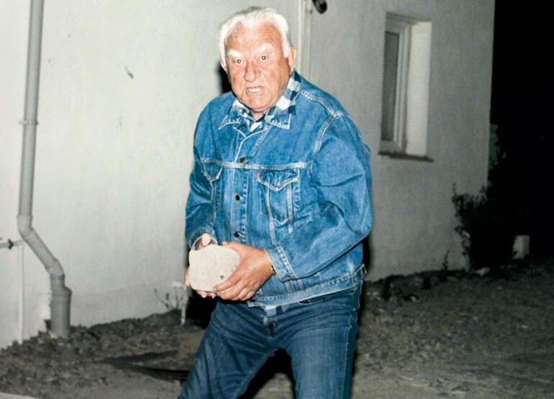 Alkolü fazla kaçıran Gökhan Mete ortalığı birbirine kattı! Önce arkadaşına ardından muhabire saldırdı!