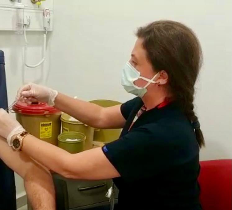 Bakan Koca açıkladı! 1,5 milyonuncu doz aşı 24 saat dolmadan yapıldı